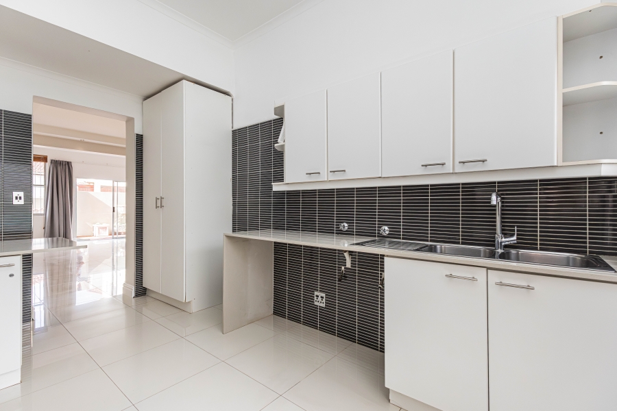 To Let 3 Bedroom Property for Rent in Green Point Western Cape